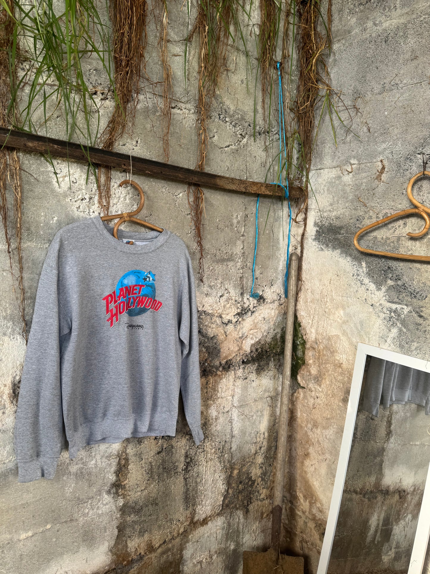 Planet holly wood crew neck