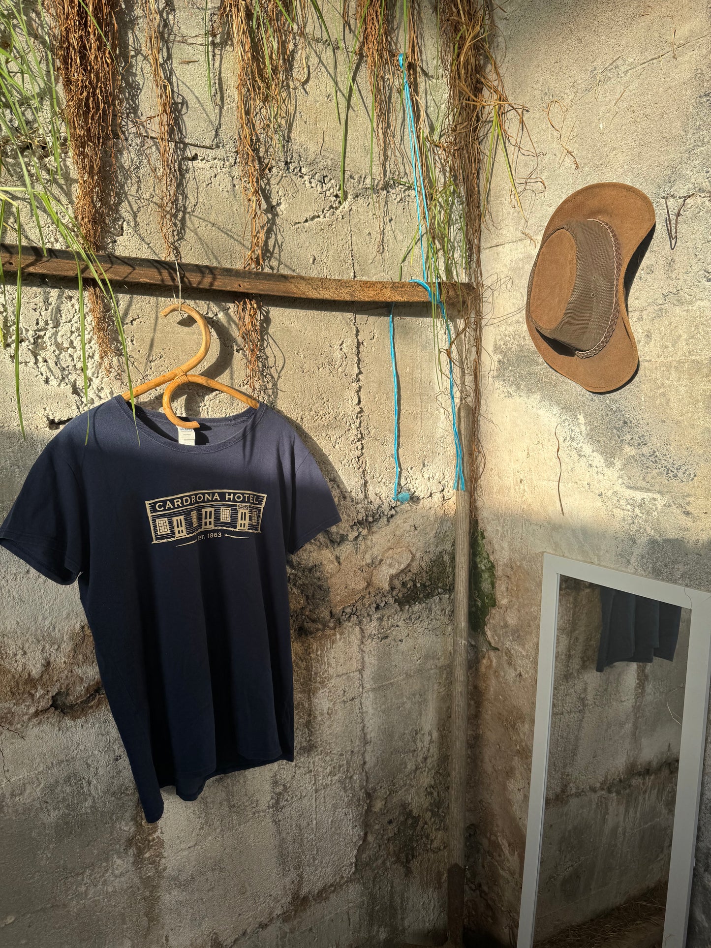 Cardona Hotel tee