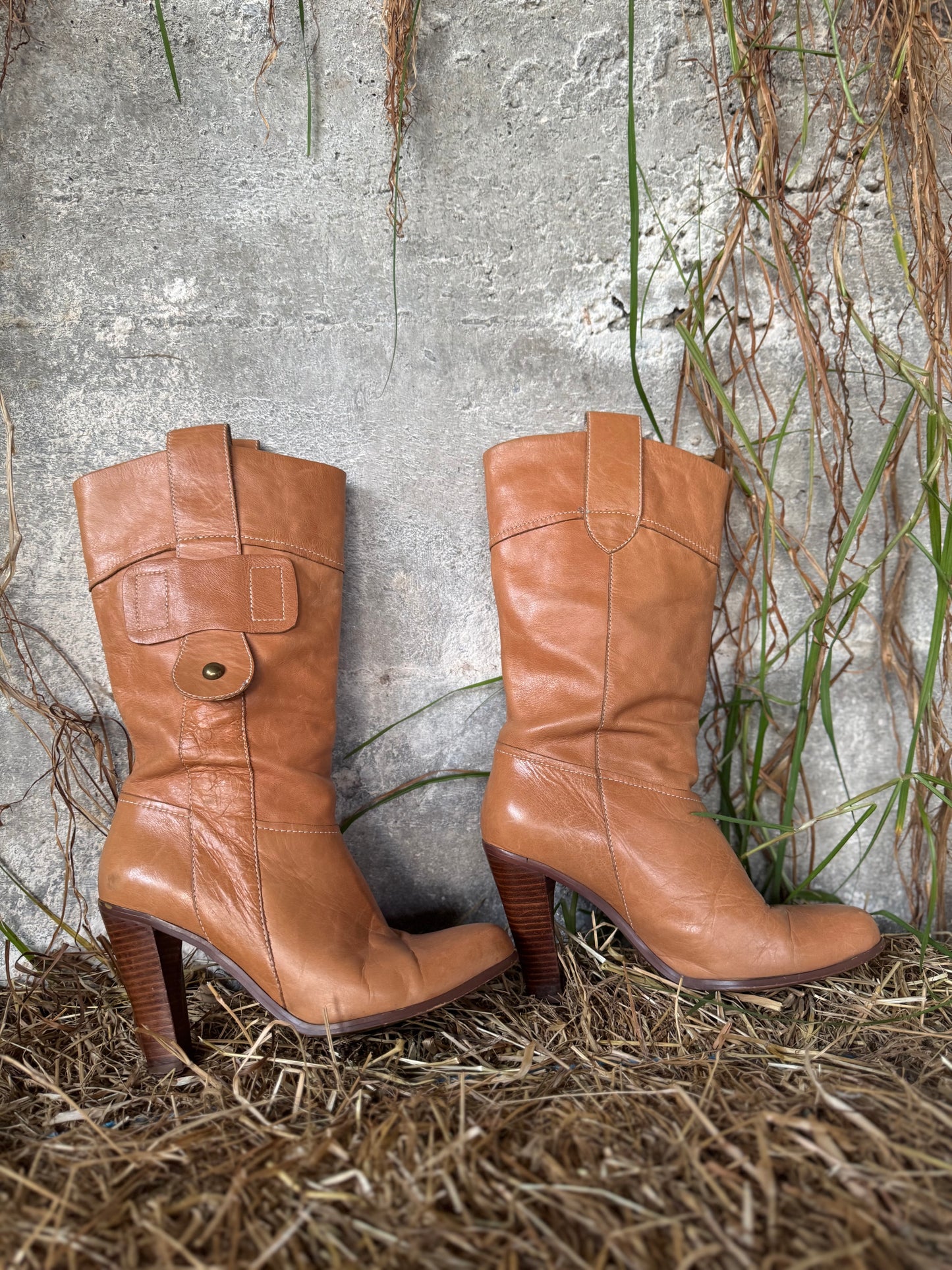 Y2K mustard leather boots