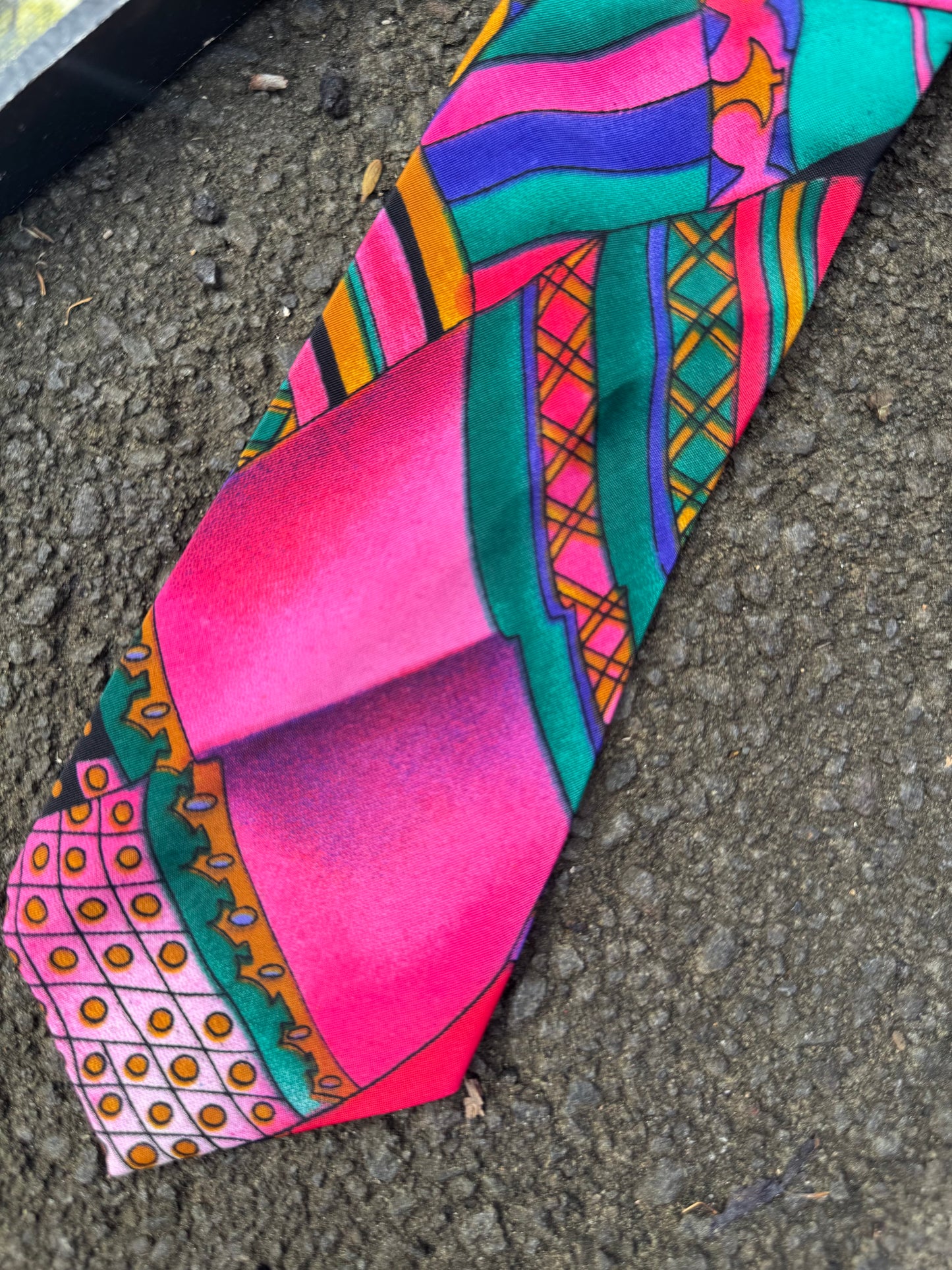 Funky vintage tie