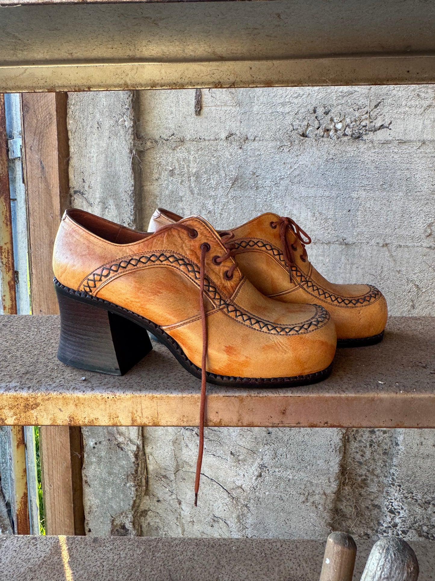 Vintage 1960-1970s leather shoes