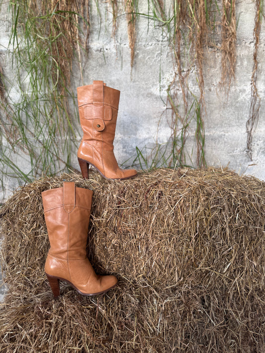 Y2K mustard leather boots